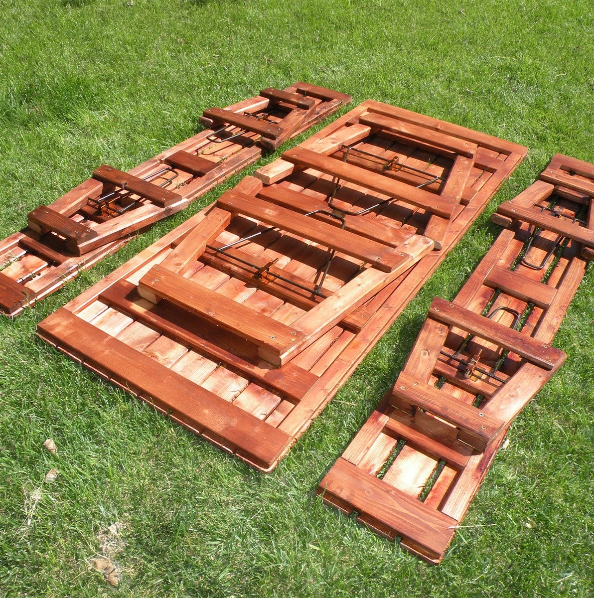 Tavolo in legno chiudibile 8 + 2 posti  con panchine chiudibili