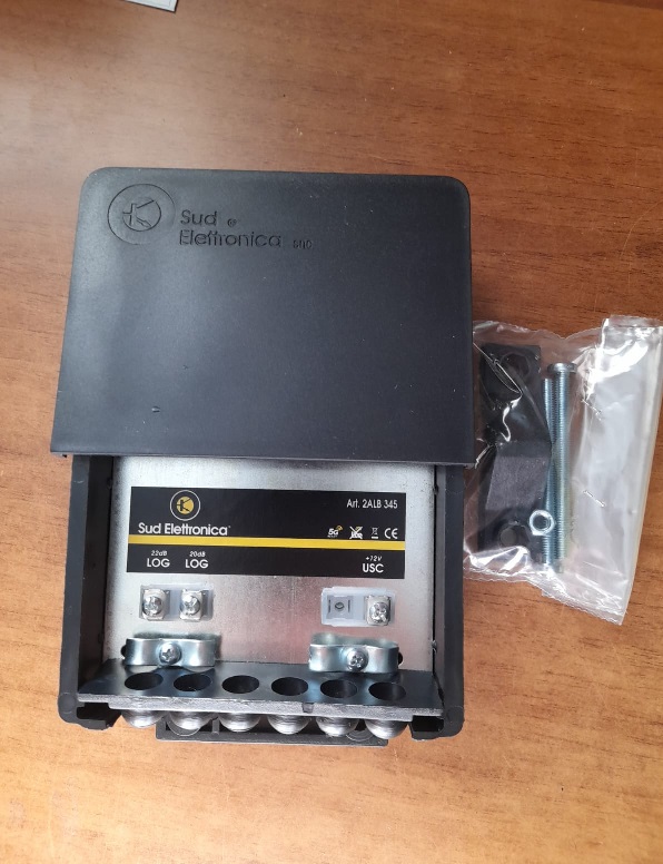 Amplificatore da palo per antenna 2 ingressi LOG 1 uscita 2ALB 345