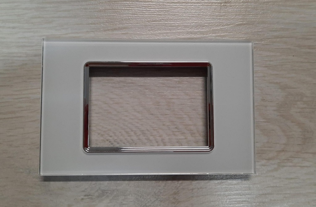 Placca coprinterruttore a 3 posti MAPAM per living bticino