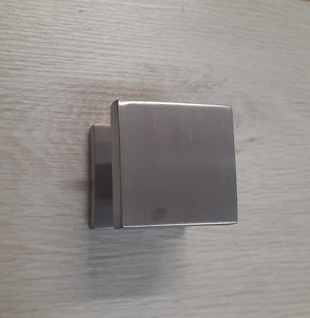 Pomolo quadro cromo satinato 50x50mm fisso Tel