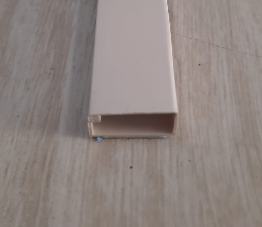 Canalina elettrica ADESIVA 20 x 10 mm asta da 2 mt 