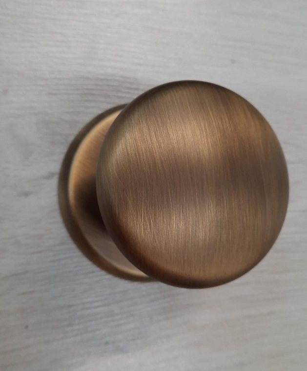 Pomolo per porta Classic bronzato opaco  da 70mm con sottorosone COTTALI  