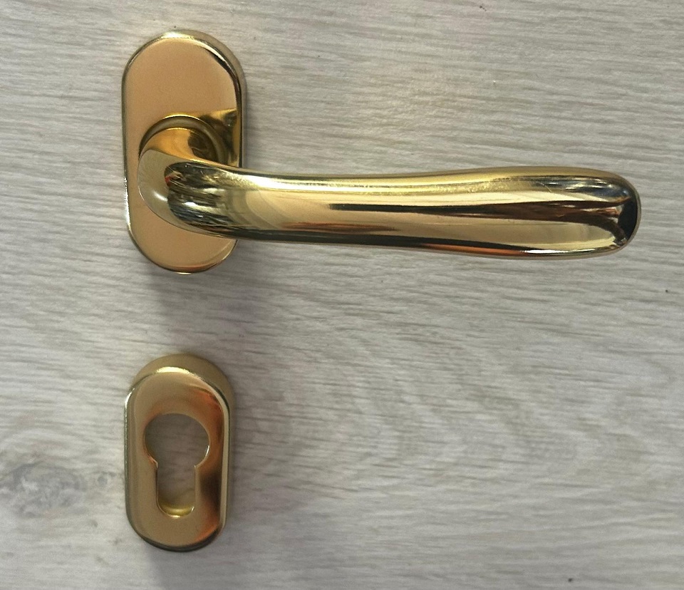 Maniglia per porta  Amalfi ovale stretta in ottone lucido YALE