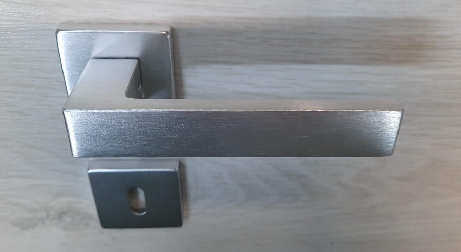 Maniglia per porta quadra ANGOLO in alluminio CROMOSATINATO  Lineacalì