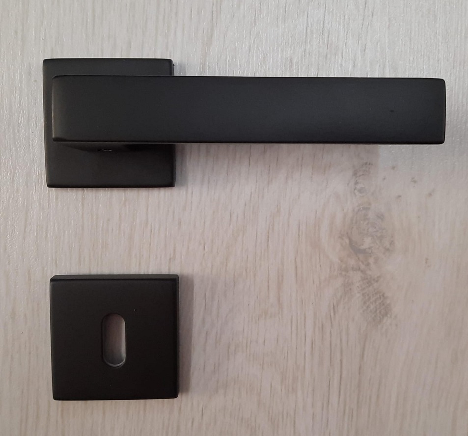 Maniglia per porta nera in alluminio quadra Cottali patent