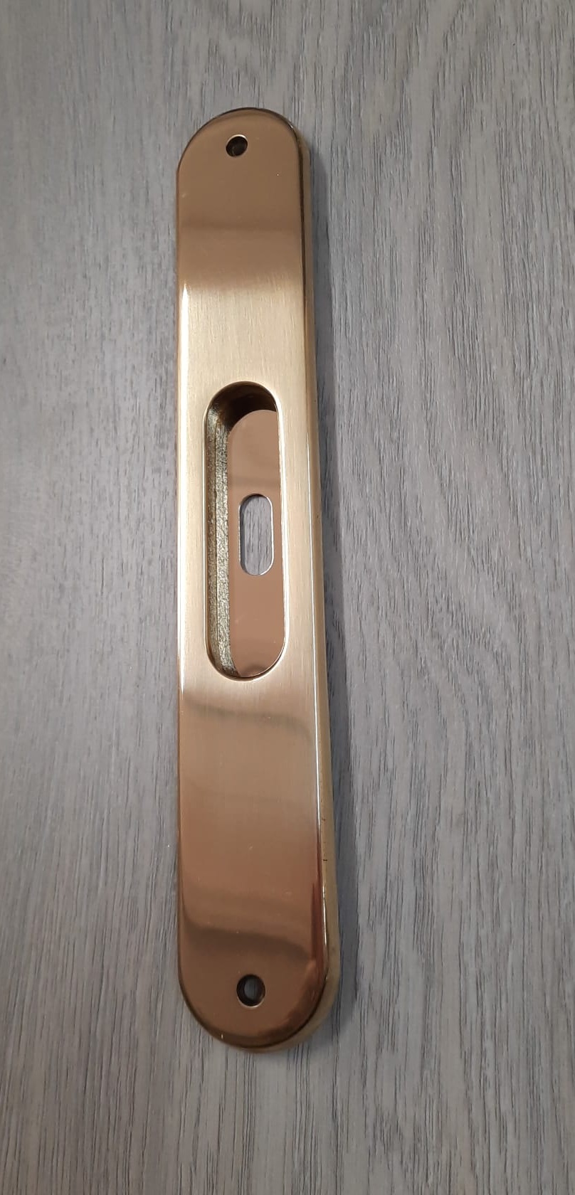 Placca lunga  da incasso c/foro per porte scorrevoli