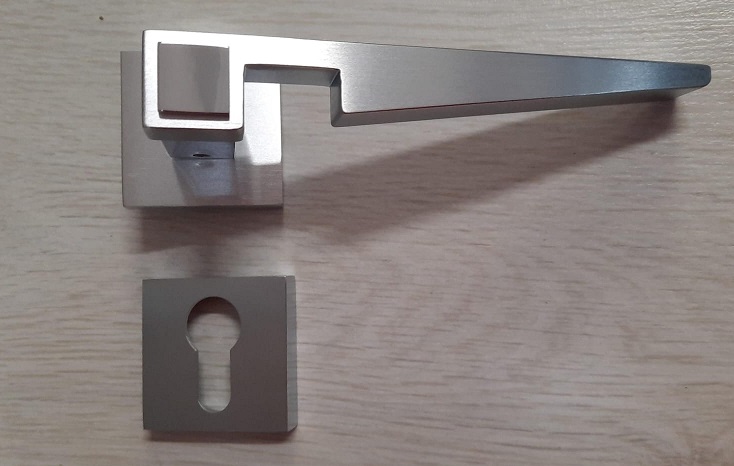 Maniglia per porta Suprema ART 15 Poggi e Mariani cromo satinato foro yale
