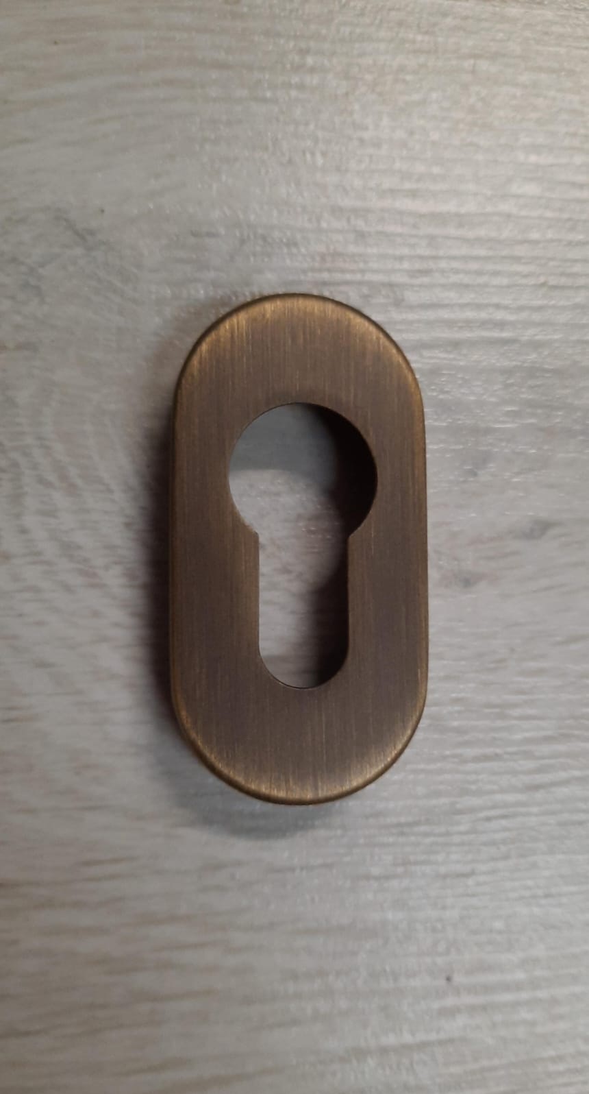 Bocchetta per porte ovale foro Yale