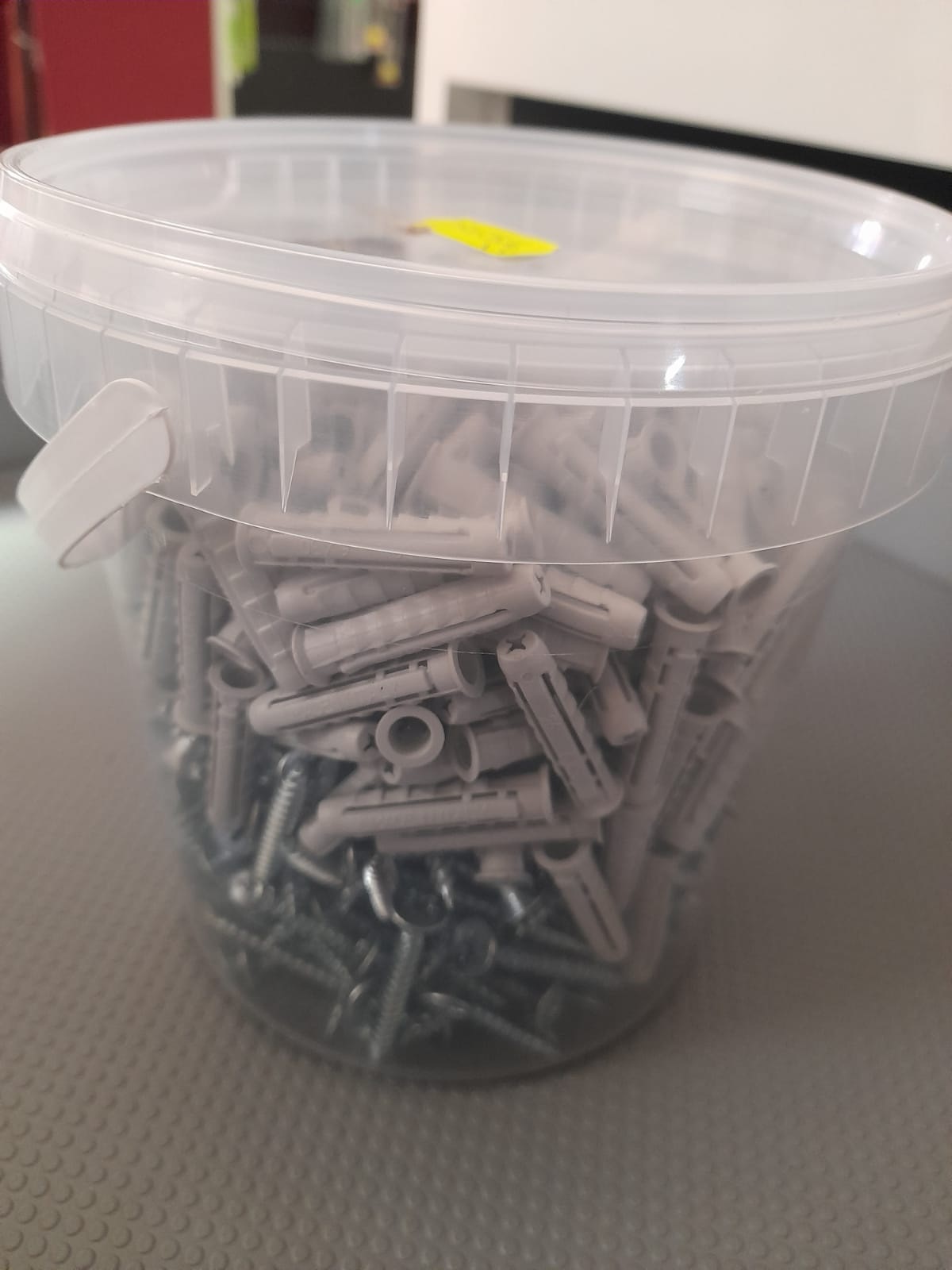 Secchiello di tasselli in nylon con vite diametro 6 da 300 pz + punta vidia
